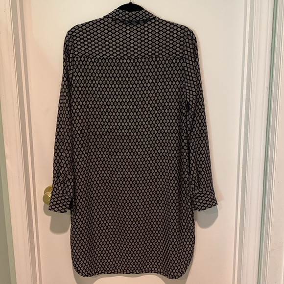 Classic Lila Rose navy/yel/wht tunic with button up sleeves. Sz M. EUC. - Picture 2 of 11